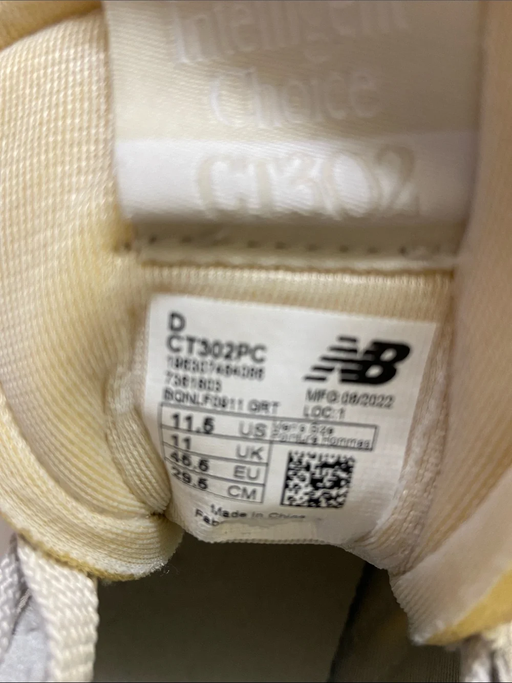 New Balance CT302  Men’s Cream and White Low Top,Platform Sneakers. Size-11.5